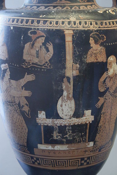 Fig. 3 - Elena nasce dall'uovo, particolare di anfora da Andriuolo, Museo archeologico di Paestum (IV secolo a.C.)