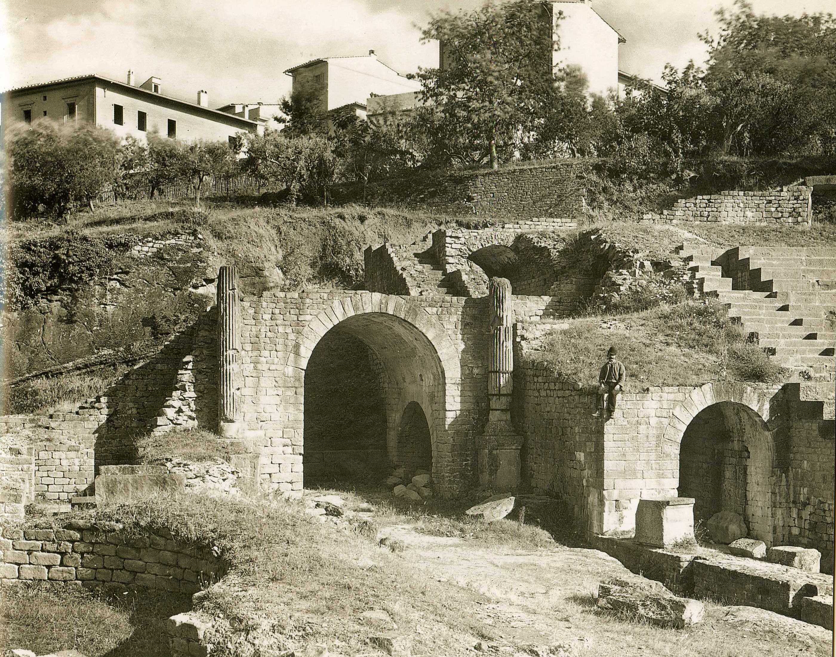 Fig.1 - Il Teatro romano di Fiesole nel 1878