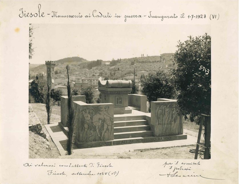 Fig. 2 - L’Ara ai caduti fiesolani nel Parco della Rimembranza 